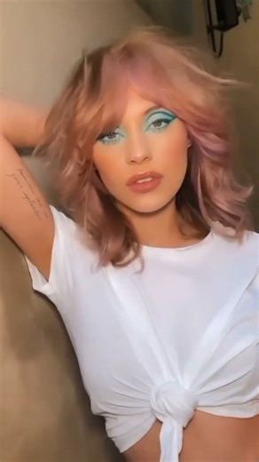 Did you know you can mix our Colour Fresh Masks to achieve your own custom shade? 🌈 Wella Ambassador @jhair_stylist is serving up some #GoldenPink perfection by blending Color Fresh Masks in Lilac Frost & Pink to achieve these gleaming pastel tones that are sweet enough to eat 🍭👀 📍 Shop online or at a Wella salon in your area! Link in bio! | Wella Professionals