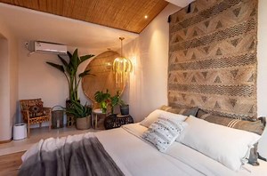 #Artistic #Dalian Romantic converted hotel with ocean view in Dalian offers the Moroccan island style experience. It is not far from downtown, but closer to nature.（Red Cliff Ford, a converted hotel with splendid view of Xinghai Bay Bridge） | Romantic Dalian