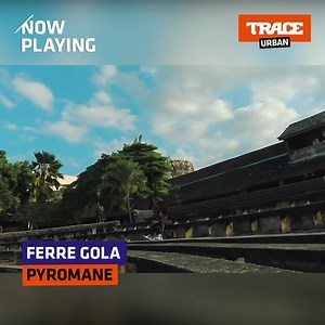 FERRE GOLA/ Pyromane Oh yeah, yeah Si tu veux te débarrasser de tout mes complexes T’auras qu’une seule chose à faire Accepte moi comme je suis Avec ou sans c’qui te plaît en moi Il n’y aura rien de médical Juste ce que tout ce que tu penseras de moi Et je fais la promesse de t’écouter sans jamais douter de toi. Love na ebandeli ezalaka na mua douceur Kasi na nzela ekotaka mindondo Alors comment faire pour maintenir tout ce que tu promets oh L’amour t’apportes, C’qu’aucune personne Ne peut t’app