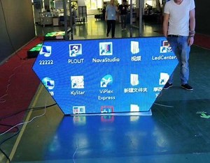 [Hot Item] DJ Booth High Performance P5 HD Full Color LED Display