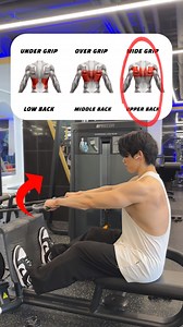 🔽 등 운동 시 그립의 차이점 3가지 🔽 🔸DIVERGING LOW ROW🔸 ⠀ 1️⃣ 언더그립 (UNDERHAND GRIP) • 손바닥이 위를 향하도록 바를 잡고 팔꿈치를 몸 뒤로 당기면서 바를 아랫배 선상으로 당겨줍니다. 자극부위는 하부 광배근과 이두근에 집중적으로 자극을 줍니다. ⠀ 2️⃣ 오버그립 (OVERHAND GRIP) • 손바닥이 아래를 향하도록 바를 잡고 팔꿈치를 너무 벌리지 않고 몸 옆으로 당깁니다. 자극부위는 중간 및 상부 광배근에 자극을 줍니다. ⠀ 3️⃣ 와이드그립 (WIDE GRIP) • 어깨너비보다 넓게 바를 잡고 팔꿈치를 옆으로 넓게 벌리며 바를 가슴 쪽으로 당깁니다. 자극부위는 상부 광배근에 더 강한 자극을 줍니다. ⠀ - 각각의 그립은 자극되는 근육 부위가 다르므로 운동 목적에 따라 적절히 선택하세요! ⠀ #등운동 #lowrow #등운동팁 #back #backworkout #운동팁 | Jongkeun Gil