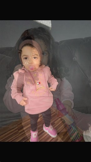 Dnes oslavujeme dva roky od kedy si prišla na svet 🌸 A priniesla do nášho života nekonečnú radost,lásku 💖 Nech tá vždy obklopuje láska , smiech a ľudia ktorý tá majú radi Rasti nám do krásy✨🌸zdravia a šťastia 💞nech tá vždy sprevádza úsmev 💞zvedavosť a detsky smiech 💘 Všetko najlepšie zlatíčko naše hviezdička moja môj celý svet💞💞💞milujem ťa | Sarah Kalejová