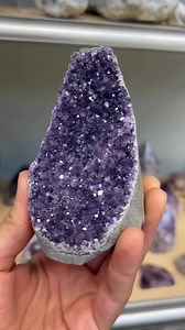 ✨Mineral: A naturally occurring, inorganic solid with a specific chemical composition and a crystalline structure formed through geological processes. ✨Metal: A type of element that is typically hard, shiny, malleable, and ductile, with good electrical and thermal conductivity. Metals are often extracted from minerals found in the Earth’s crust. ✨Gem (or Gemstone): A mineral, rock, or organic material that, when cut and polished, is used to make jewelry or other adornments. Not all minerals qual