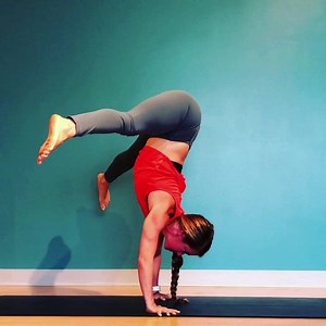 Practice Makes Progress🤸‍♀️ Join us for a Handstand Workshop (West Location) Saturday July 20th 12:30pm. You don’t need to be a pro to attend. Beginners welcome! For more info check out the events page on our website👇 hotasanayogastudio.com/events/ | Hot Asana Yoga Studio West Wichita