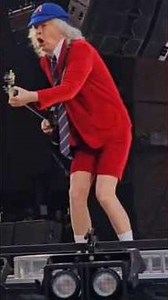 AC/DC let Angus loose – the ultimate If You Want Blood solo! ⚡🔥 #ACDC #GuitarLegend #angusyoung