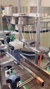 Automatic feeding system for spray caps is a dedicated automated auxiliary device adapted to spray-type containers in the daily chemical, pharmaceutical, beauty and cosmetics industries. It accomplishes the full-process operations of automatic feeding, precise alignment, screwing/snapping for spray caps, replacing manual capping procedures to improve the automation level of production lines as well as capping accuracy and qualification rate. It supports quick model changeover for spray caps of m