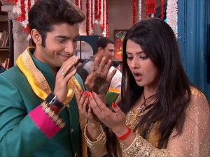 1.7M views · 65K reactions | Rishi ne lagadi payar wali mehndi Tanu ko.... | SSharad Malhotra | Facebook