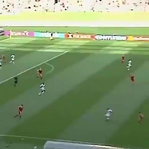 Cette contre-attaque du Sénégal lors de la Coupe du Monde 2002, quelle beauté 🇸🇳😮‍💨 #tntfoot #actufoot #cdm2002 #coupedumonde | Espace FOOT