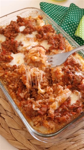 23K views · 277 reactions | Grande classco che non delude mai!! TIMABALLO DI RISO  Ingredienti 280 g riso 350 g ragù 2 uova sode 200 g mozzarella 30 g parmigiano grattugiato #ricettadelgiorno #riso | CuciniAmo con Chicca | Facebook