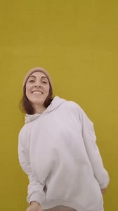 Mulher dançando hip hop contra fundo: vídeo stock (100% livre de direitos) 3750958465 | Shutterstock