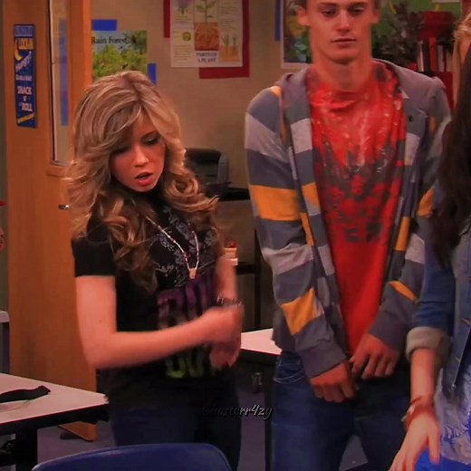 Nathan Kress Biceps and Freddie Benson's Transformation Scene