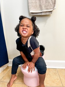 Potty training isn't so bad when you've got big bro & Minnie by your side! ⁠ ⁠  Shop this Minnie Mouse Potty on Amazon. https://bit.ly/3MYnB2E ⁠ #pottytraining #minniemouse #disneybaby | The First Years | Facebook