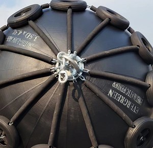 [Hot Item] Combined Use of Different Sizes Pneumatic Rubber Fenders