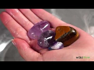 How to Cleanse and Charge Crystals