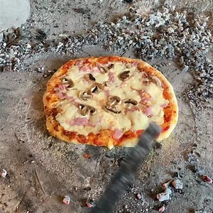 313K views · 942 reactions | ASMR na dalmatinski  Označi osobu koja bi ti mogla napraviti pizzu na kominu  Recimo ovaj vikend?  | Radio Dalmacija | Facebook