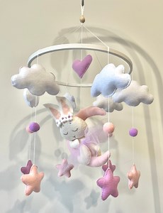 Mobile für ein Kinderzimmer, für ein Mädchen „Bunny“. Mobile fürs Kinderbett, Deckenmobile, Geschenk für ein Neugeborenes. - Etsy.de