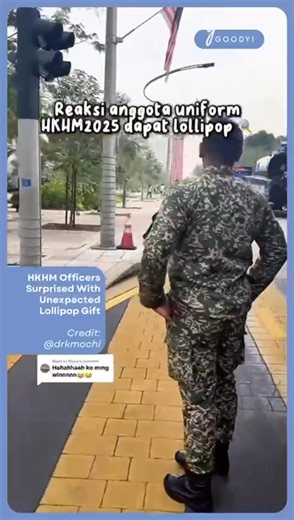 A heartwarming moment at the Merdeka Parade in Putrajaya! A man fist bumps HKHM officers and surprises them with lollipops, capturing their priceless reactions! 🎉🍭 Credit: @drkmochi on TikTok 📌 All media rights belong to their respective owners. Thank you for being so understanding! . . . #goodymy #GoodyDhiviya #fyp #viral #merdeka2025 #HKHM2025 #merdekaparade | Goody Malaysia