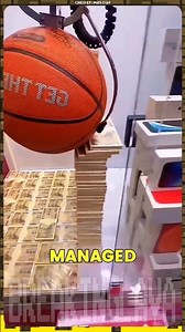 Claw machine with basketball