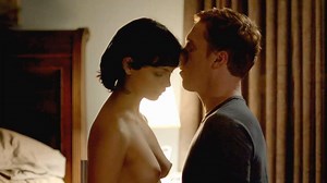 Сцена топлесс Morena Baccarin 'Родина' на Scandalplanetcom