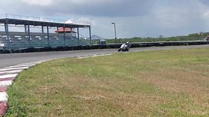 Calentando la pista del Autódromo Sunix! Vídeo tomado durante el día de práctica. Piloto Amateur Eddy Rosario “Team Eddy Rosario” (# 11) Piloto Amateur José Luis Sánchez “Hnos. Sánchez Racing Team” (# 04) Piloto Amateur Rafael Rodriguez “Duckling Racing Team” (# 210) Piloto Amateur Pedro Santana (# 44) Perdonen la calidad, este vídeo fue hecho con mi celular y de momento no se dé edición de vídeos ni tampoco soy experto. Espero que lo disfruten! | Aperisimo Racing