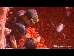 Thousands enjoy annual Tomatina tomato fight festival in Bunol, Spain