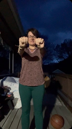 Monday morning movement. 🌞💙🌸🫀💖🌞 #liveyourrad #stepintoyourpower #itsallenergy | Mariah Rose Crump