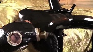 Gas Mask Rubbersuit Doubledildo Orgasm