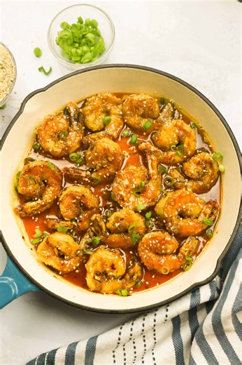 Firecracker Shrimp – What could be more indulgent than succulent shrimp fried to a perfect crisp and then tossed in a sticky sauce that perfectly balances sweet and spicy? This recipe is a true celebration of Asian flavors. 🤩 Find the full recipe on our blog: www.africanbites.com/firecracker-shrimp/ #firecrackershrimp #shrimp #shrimprecipe #shrimplover #food #foodie #foodielife #foodlover #foodblog #foodblogger #foodblogging #dinner #dinnertime #dinnermenu #dinnertable #dinnerrecipe #immaculate