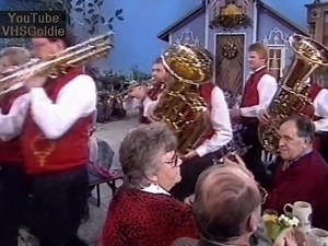 GERMAN HOFMANN Und SEINE ORIGINAL OCHSENFURTER BLASMUSIK - Treue Bergvagabunden - ( Live - 1993 ) 🪈 🪈 🪈 🥁 🎺 🎺 🎺 🎤 🎧 🎼 🇩🇪 🇩🇪 🇩🇪 | Napoleão Pereira Ferreira Neto