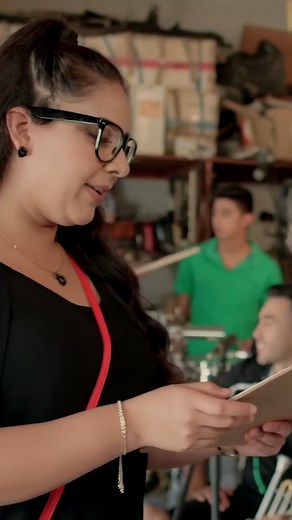 Tan perfecta que cuando me besas, caigo rendido a tus pies 🎶💕 #happyvalentinesday | Banda Los Recoditos