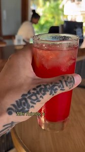 Descubre un nuevo encanto mágico en Colombia, ubicado a solo una hora de Santa Marta ✨. Frente al mar y cerca al río, @taybeachhotel se presenta como el destino romántico ideal para celebrar San Valentín 💘. Disfruta de emocionantes actividades cercanas como tubing, visita al Tayrona, Ciudad Perdida, Poza Encantada, Quebrada Valencia, El Saltillo y clases de surf. Un hotel hermoso que te espera con los brazos abiertos. | Tay Beach Hotel