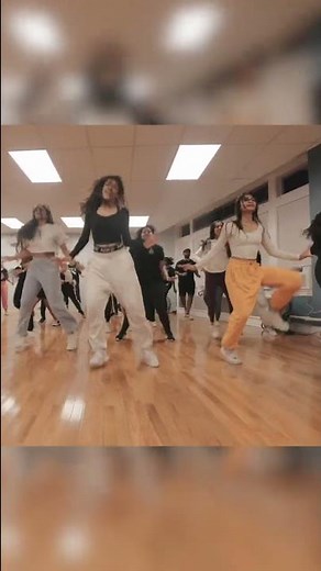 Boston I Lat Lag Gayee I DesiFuze | Bollywood X Shuffle | SUBSCRIBE to watch full vid!