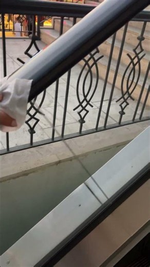 What kind of escalator is this? 🤮😮