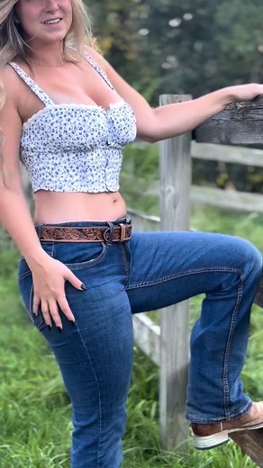 #farmlife #farmgirl #farming #graincart #milo #corn #kansas #didyouknow #interesting #sorghumfarming #FLOWERTOP | Barefoot in the Barn