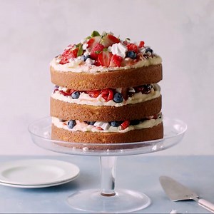 Ready for some Easter baking? 🍰 This Eton Mess Cake is a definte crowd pleaser! So, who's having a slice? 🍓 | Lidl Ireland