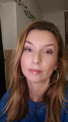 1.2K views · 39 reactions | Reading from my book BEAUTIFUL ALIEN 朗 'Summer Rain' is a sensual poem from the last chapter ✨ You can grab a copy via the link in my profile Olivia Bella Poetry | Olivia Bella Poetry | Facebook