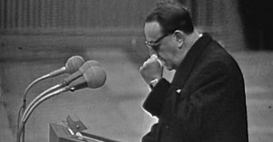 André Malraux rend hommage à Jean Moulin au Panthéon en 1964