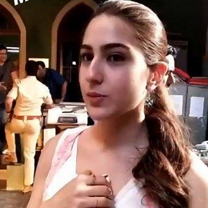 Aankh Marey 1 year of Simmba #ananyapandey #varundhawan #ranveersingh #rohitshetty #SaraAliKhan #JanhviKapoor #Friends #BFF #Simmba #Kedarnath #Mumbai #Bollywood #Family #Gossip #Party #kartikaaryan #video #fashion #show #aliabhatt #deepikapadukone #holidays #mom #sushantsinghrajput #amritasingh #srk | Sara Ali Khan