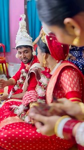 56K views · 1.7K reactions | Sobar samnei boure mehendi pora niya biyer mandap aie hobu jamai boure kere amn kotha sunailo凉掠 | Anniroyc Chhoti | Facebook