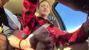 Jerk off the uber driver until he squirts