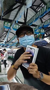 9.8K views · 268 reactions | So ayun na nga may iPhone 14 na. Napapaisip ako ano kaya irarason ko sa wife ko nito?  Kwento ko bukas ng umaga sa vlog natin yung nabili nating iPhone.  Bagsak presyo pala yung mga older series like 13 pro max down to the lower models dahil meron ng 14 series.  See you tomorrow at 10am chika tayo sa vlog!  | Ian Rustia | Facebook