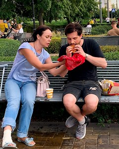 88K views · 352 reactions | Injured Woman Shows Compassion to a Man in Distress | Creative Panda | Facebook