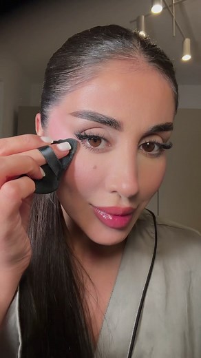 باودر تخلي تحت العين من SHEGLAM