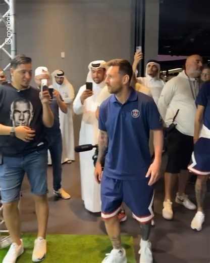Lionel Messi takes on a robot goalkeeper 🐐🤖 🎥 IG/maldahi | GOAL
