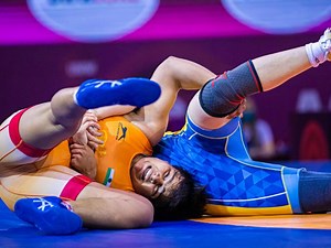 Kakran clinches 2nd Asian gold with match to spare as Vinesh, Malik make finals | United World Wrestling
