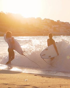 10K views · 210 reactions | Calling all surfers out there!  There’s an island in Greece that’s got your name on it. It’s called Ikaria and if you don’t believe us, just watch this! #DiscoverGreece #AegeanAirlines Spread the magic among your surfer dudes!  | DiscoverGreece.com | Facebook