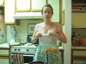 How to Make a kitty litter box cake with Maggie