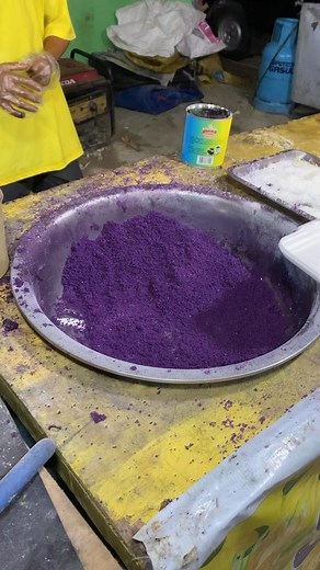 Puto bumbong with lots of cheese and condensed milk!🤤🧀 #putobumbong #fbreelsfypシ゚ #viralreelsシ #highlights2025 #life | Vina Joy Malongo Patatag