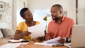 Si presentó recientemente un Formulario I-130, asegúrese de ingresar la vía de inmigración correcta del beneficiario. Si su Formulario I-130 aún está pendiente con nosotros y desea cambiar su selección, puede comunicarse con el Centro de Contacto de USCIS y solicitar un cambio. | USCIS Español