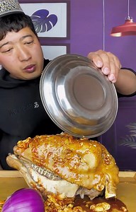 Foods News, Yummy eating sheep head, sheep legs and sheep ribs with spicy hot sauce | Foods News